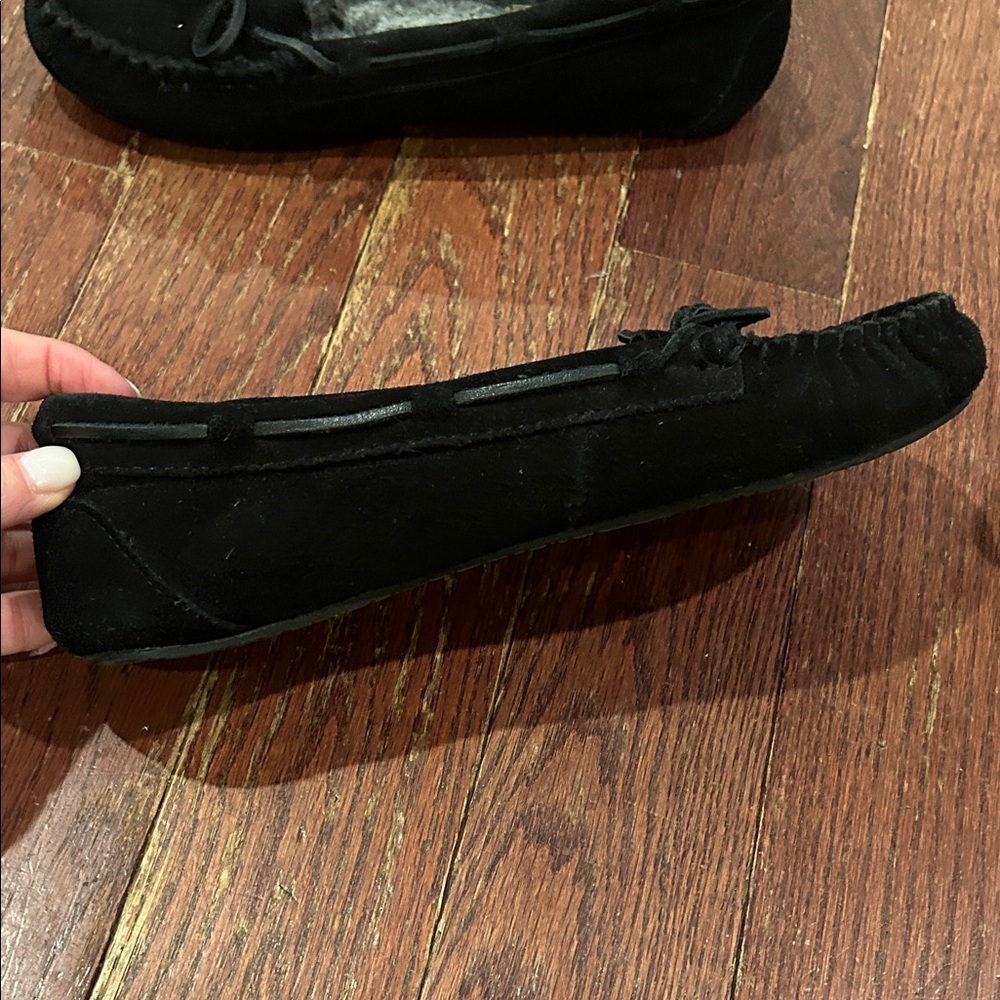 Minnetonka Women's Classic Black Moccasins - Picture 6 of 10